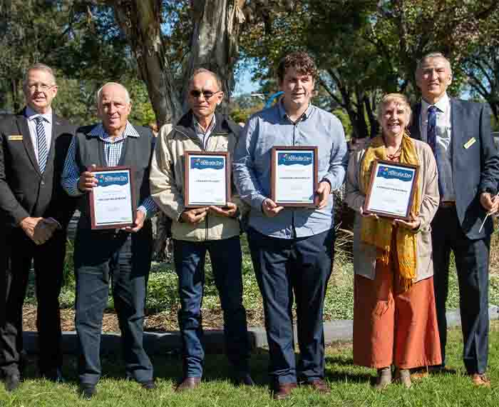 Image of 2022 Australia Day Award winners with Mayor and Deputy Mayor
