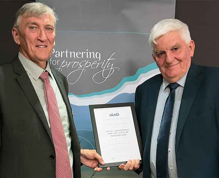 Scenic Rim Mayor Greg Christensen (left) presents Cr Duncan McInnes OAM with the certificate recognising his 10 years of service.